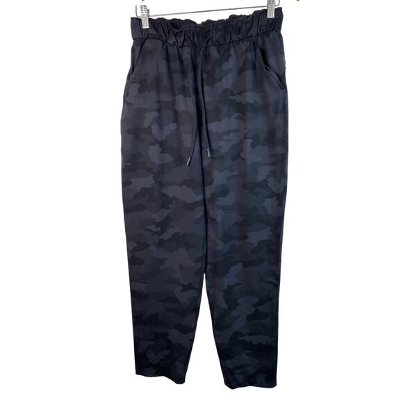 Lululemon Women's Size 8 Black Gray Camouflage Drawstring Waist Athletic Pants - Picture 1 of 6
